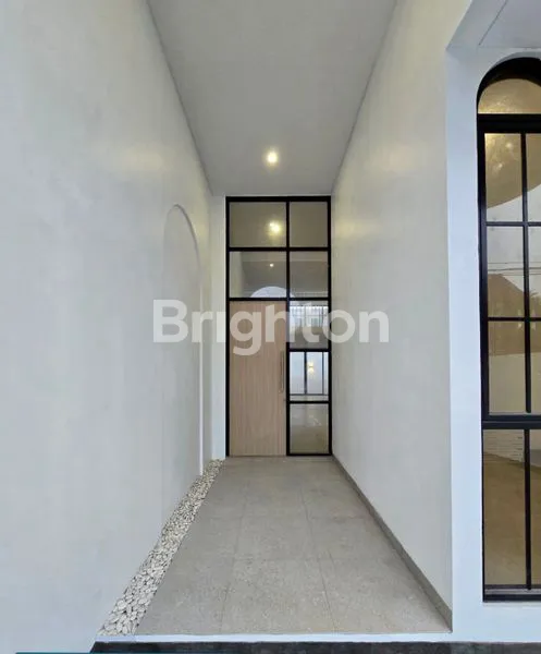 image RUMAH BARU LITTLE SANTORINI JOGLO JAKARTA BARAT (2)
