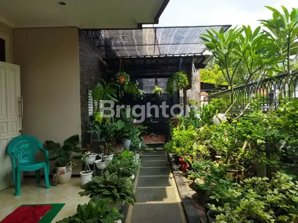 image RUMAH BAGUS MEWAH TERAWAT DI RUNGKUT ASRI DEKAT RAYA MERR (5)