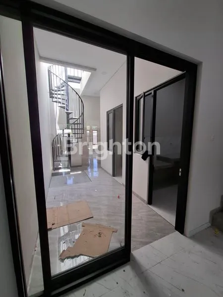image RUMAH BARU TENGGILIS MEJOYO SELATAN (5)