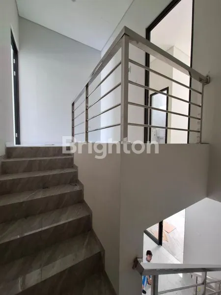 image RUMAH BARU TENGGILIS MEJOYO SELATAN (2)
