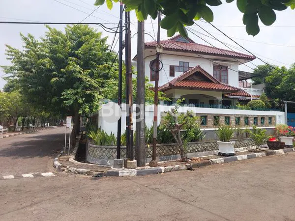 image RUMAH LUAS ASRI, 2 LANTAI, SHM, SEMI FURNISHED, HOOK DI BOULEVARD UTAMA PERUM BULOG 1 JATIMELATI BEKASI (1)