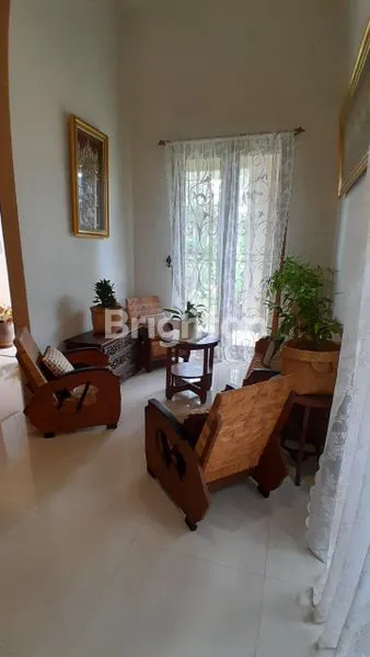 image RUMAH ASRI MEMPUNYAI TAMAN DEPAN DAN DI BELAKANG,LOKASI STRATEGIS DI CIMANGGIS (3)