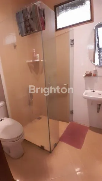 image RUMAH ASRI MEMPUNYAI TAMAN DEPAN DAN DI BELAKANG,LOKASI STRATEGIS DI CIMANGGIS (4)