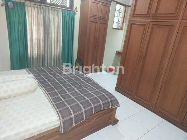image RUMAH LUAS ASRI, 2 LANTAI, SHM, SEMI FURNISHED, HOOK DI BOULEVARD UTAMA PERUM BULOG 1 JATIMELATI BEKASI (6)