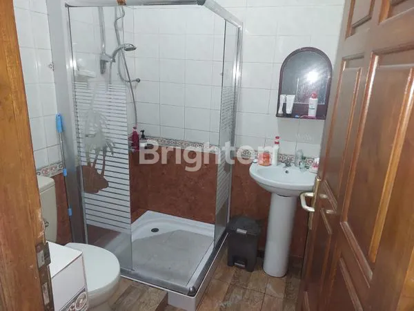 image RUMAH LUAS ASRI, 2 LANTAI, SHM, SEMI FURNISHED, HOOK DI BOULEVARD UTAMA PERUM BULOG 1 JATIMELATI BEKASI (7)