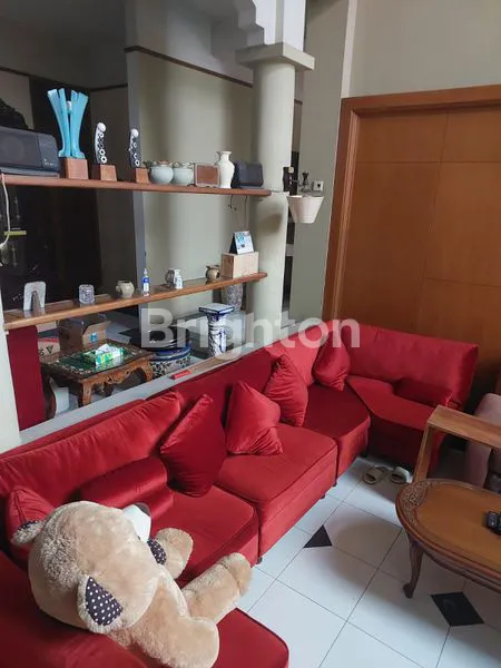 image RUMAH LUAS ASRI, 2 LANTAI, SHM, SEMI FURNISHED, HOOK DI BOULEVARD UTAMA PERUM BULOG 1 JATIMELATI BEKASI (8)