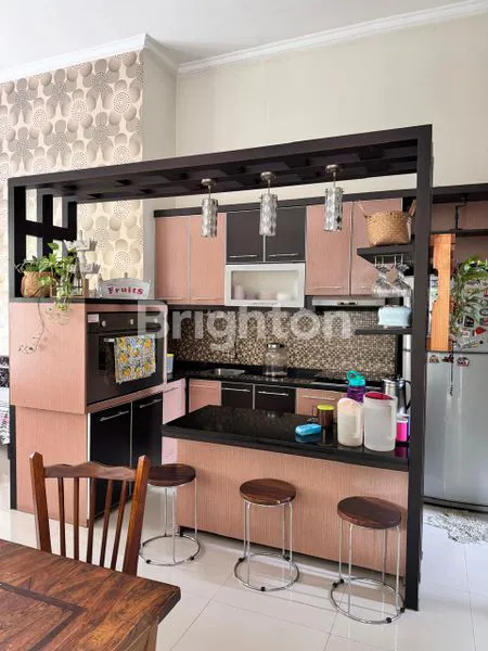 image RUMAH ASRI MEMPUNYAI TAMAN DEPAN DAN DI BELAKANG,LOKASI STRATEGIS DI CIMANGGIS (8)