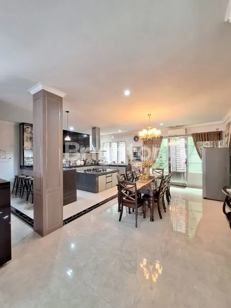 image RUMAH DI JUAL DI ANGGREK SARI BATAM CENTER RUMAH HOOK. 2LT (5)