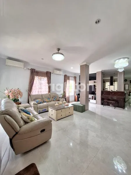 image RUMAH DI JUAL DI ANGGREK SARI BATAM CENTER RUMAH HOOK. 2LT (2)