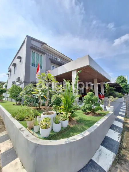 image RUMAH DI JUAL DI ANGGREK SARI BATAM CENTER RUMAH HOOK. 2LT (1)