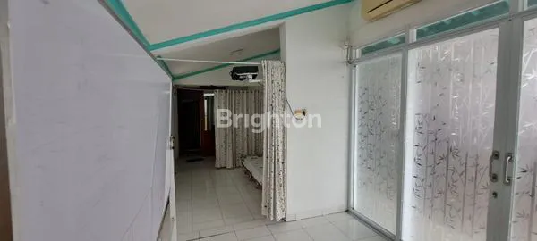 image RUMAH 3 LANTAI FURNISHED DI LENTENG AGUNG, JAKARTA SELATAN (6)