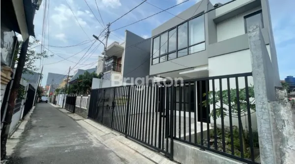 RUMAH BARU 2 LANTAI DI TEBET BARAT DALAM