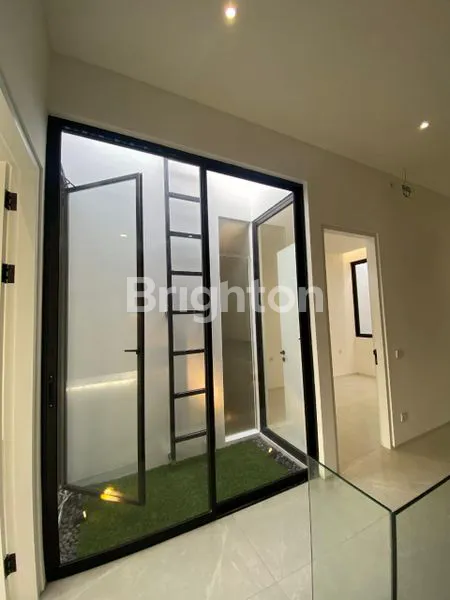 image RUMAH 2 LANTAI BARU GRESS SIAP HUNI DESAIN KEKINIAN LOKASI MANYAR (8)