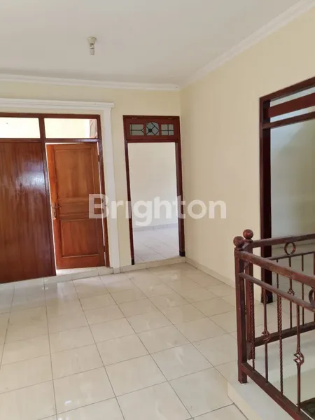 image SIAP HUNI RUMAH RUNGKUT MENANGGAL BARU RENOVASI, SEMI FURNISHED (6)