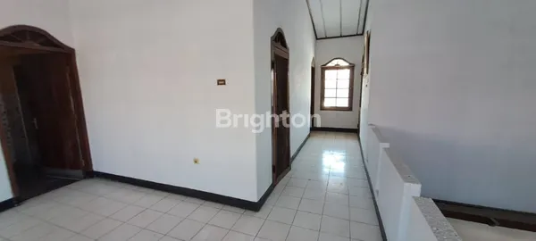 image RUMAH HOOK 2 LANTAI STRATEGIS DEKAT RAYA PUCANG, KERTAJAYA, MANYAR (8)