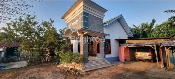 image RUMAH DAN TEMPAT PEMBENIHAN IKAN DI PASIR PUTIH SITUBONDO  (1)