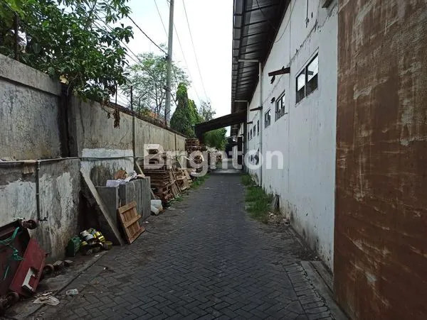 image COCOK UNTUK PERUMAHAN ATAU USAHA EX PERCETAKAN JALAN POGOT BISA DILEWATI TRUCK (2)