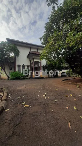 ADA  TANAH STRATEGIS DI JL. BINTARA JAYA VIII, DENGAN BONUS RUMAH SIAP HUNI!