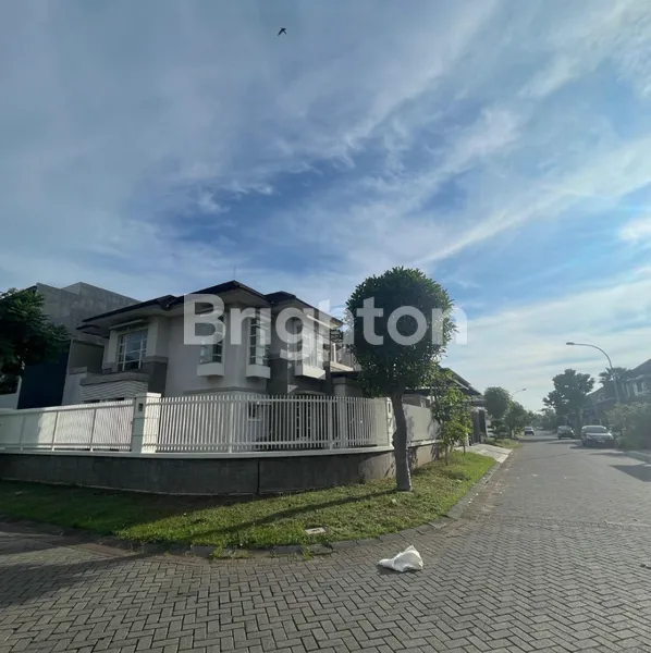 image BARU GRESS BELUM PERNAH DIPAKAI PURI GALAXY MEWAH BESAR PENATAAN LOSS, PENCAHAYAAN TERANG COCOK UNTUK KELUARGA BESAR ONE GATE KOMPLEK PERUMAHAN ELIT DI SURABAYA TIMUR (1)