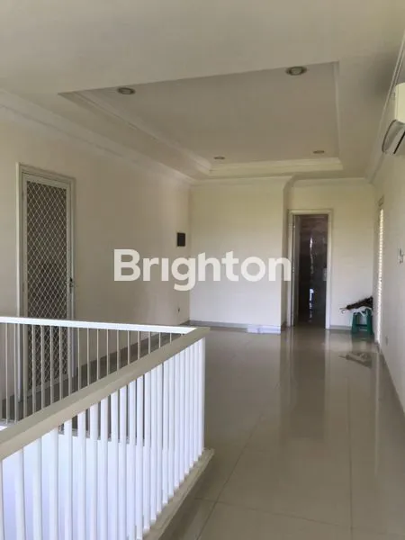 image BARU GRESS BELUM PERNAH DIPAKAI PURI GALAXY MEWAH BESAR PENATAAN LOSS, PENCAHAYAAN TERANG COCOK UNTUK KELUARGA BESAR ONE GATE KOMPLEK PERUMAHAN ELIT DI SURABAYA TIMUR (5)