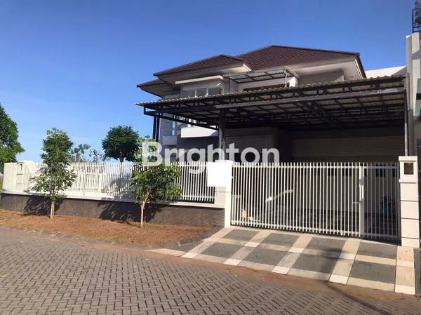 image BARU GRESS BELUM PERNAH DIPAKAI PURI GALAXY MEWAH BESAR PENATAAN LOSS, PENCAHAYAAN TERANG COCOK UNTUK KELUARGA BESAR ONE GATE KOMPLEK PERUMAHAN ELIT DI SURABAYA TIMUR (2)