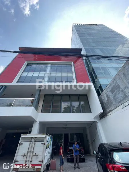 RUKO 4.5 LANTAI NOL JALAN RAYA DHARMAHUSADA, STRATEGIS DOUBLE WAY LUAS 7.5X40, ADA ROOFTOP COR DEK & SPACE UNTUK LIFT, LAHAN PARKIR LUAS