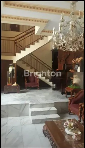 image JUAL RUMAH MEWAH LANTAI MARMER DENGAN KOLAM RENANG DEKAT MABES TNI / HANKAM JAKARTA TIMUR (4)