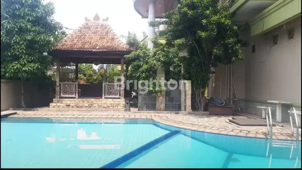 image JUAL RUMAH MEWAH LANTAI MARMER DENGAN KOLAM RENANG DEKAT MABES TNI / HANKAM JAKARTA TIMUR (8)