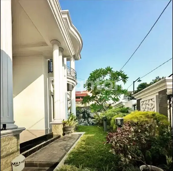 image RUMAH MEWAH DENGAN KOLAM RENANG, GYM DAN BILLARD PRIBADI (1)