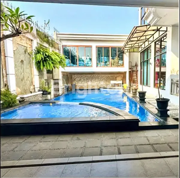 image RUMAH MEWAH DENGAN KOLAM RENANG, GYM DAN BILLARD PRIBADI (7)