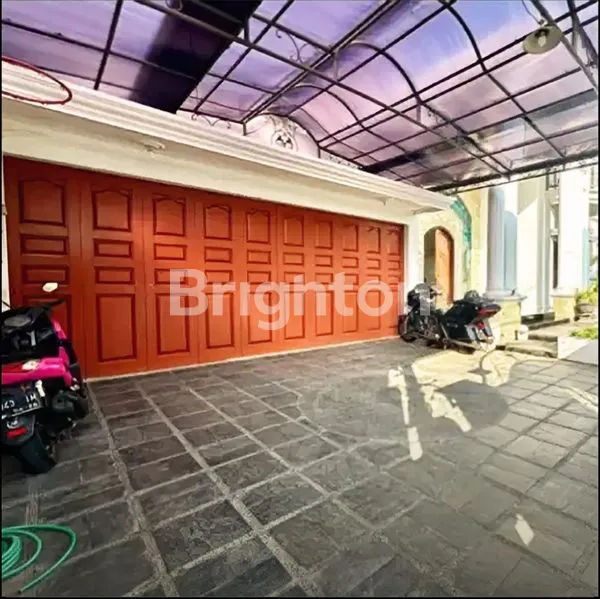 image RUMAH MEWAH DENGAN KOLAM RENANG, GYM DAN BILLARD PRIBADI (2)