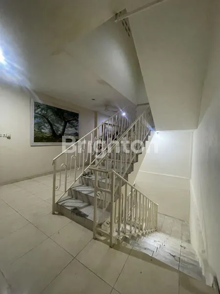 image RUKO DIBAWAH HARGA PASAR STRATEGIS COCOK KANTOR DAN USAHA PANGLIMA POLIM DEKAT BLOK M JAKARTA SELATAN (6)