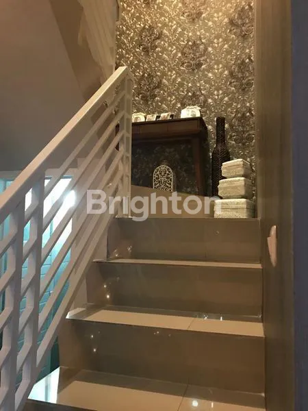 image JUAL BU RUMAH TENGAH KOTA ADA KOLAM RENANG (5)