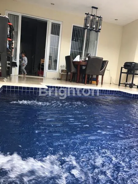 image JUAL BU RUMAH TENGAH KOTA ADA KOLAM RENANG (3)