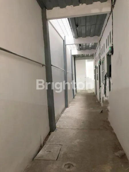 image KONTRAKAN 2 LANTAI 11 PINTU DENGAN KAMAR MANDI DALAM DAN SEMI KITCHEN SET DI CAKUNG, JAKARTA TIMUR (2)