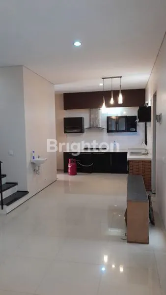 image RUMAH MEWAH 2 LT DI TENGAH KOTA DENPASAR (5)