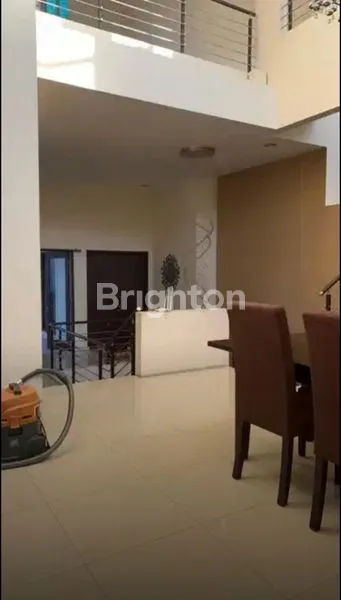 image DIJUAL RUMAH MEWAH 3 LANTAI AREA DEWANDARU STRATEGIS DEKAT SUHAT DEKAT KAMPUS UNIVERSITAS DEKAT AREA KOMERSIAL (5)