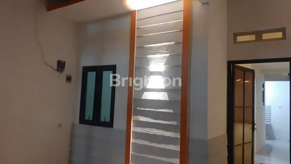 image RUMAH SIAP HUNI LETAK STRATEGIS TENGAH KOTA SIDOARJO (2)