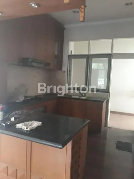 image RUMAH HOEK 2 LANTAI DI PERMATA BUANA  (4)