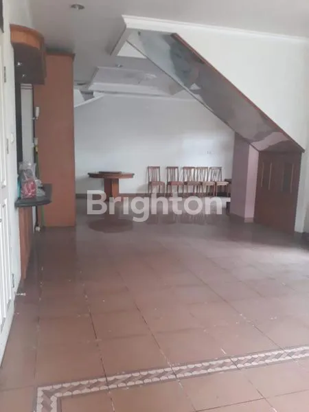 image RUMAH HOEK 2 LANTAI DI PERMATA BUANA  (3)