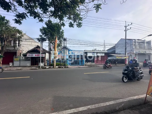 image RUMAH DAN TANAH DI PINGGIR JALAN (1)