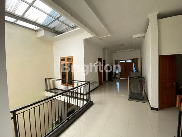 image RUMAH MEWAH FULL FURNISHED DI KAHURIPAN RAYA DEKAT RUMAH JOKOWI (6)