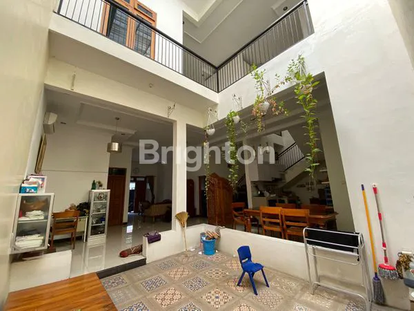 image RUMAH MEWAH FULL FURNISHED DI KAHURIPAN RAYA DEKAT RUMAH JOKOWI (7)