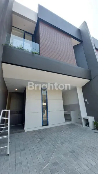 image RUMAH BARU GRESS DI RAYA KUTISARI INDAH DEKAT UKP UBAYA TENGGILIS PANJANG JIWO KENDANGSARI RUNGKUT A.YANI JEMUR SARI 10MENIT KE TOL WARU (2)