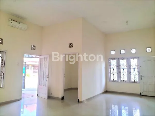 image RUMAH BESAR DI POROS JALAN PULAU - PULAU, SUKUN MALANG (2)