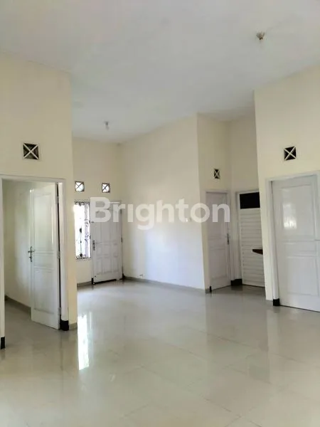 image RUMAH BESAR DI POROS JALAN PULAU - PULAU, SUKUN MALANG (3)