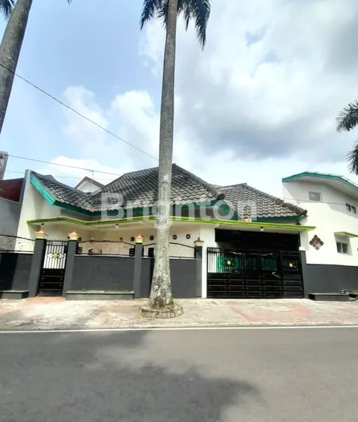 image RUMAH BESAR DI POROS JALAN PULAU - PULAU, SUKUN MALANG (1)