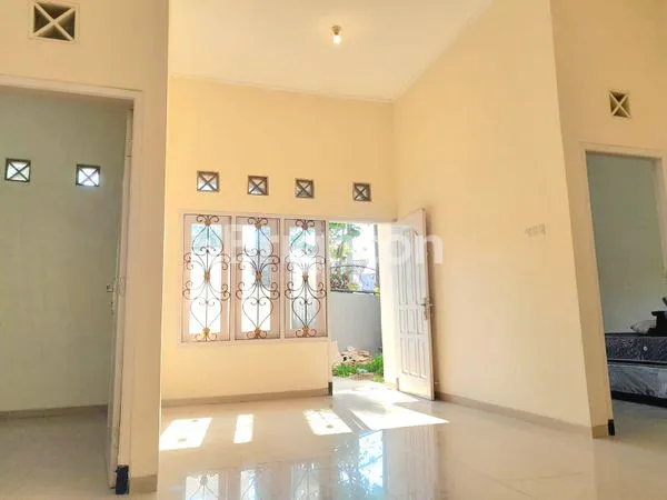 image RUMAH BESAR DI POROS JALAN PULAU - PULAU, SUKUN MALANG (5)