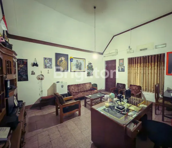 image DIJUAL RUMAH LUAS DI JALAN UTAMA NOL JALAN DEKAT SMP 20 MALANG DAN SMP 5 MALANG STRATEGIS 1 BANGUNAN TERDIRI DARI 1 RUMAH UTAMA DAN 2 PAVILIUN DI KOTA MALANG (4)