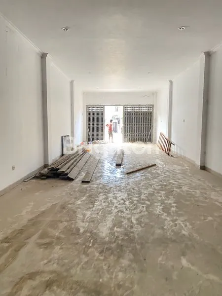 RUKO GANDENG PINGGIR JALAN